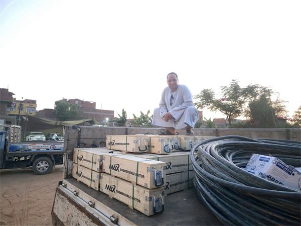 شحنة مواتير غاطس ماكس مع بكر كابلات